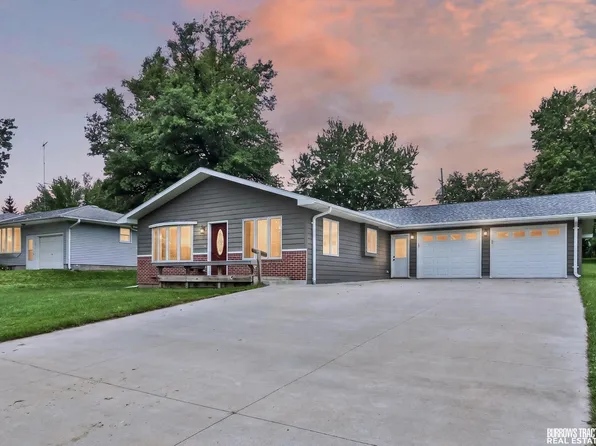 312 N 4th St, Elmwood, NE 68349