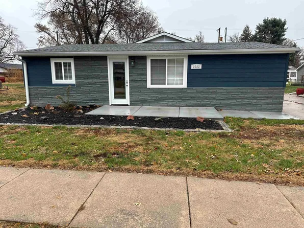 2022 W 8th St, Hastings, NE 68901
