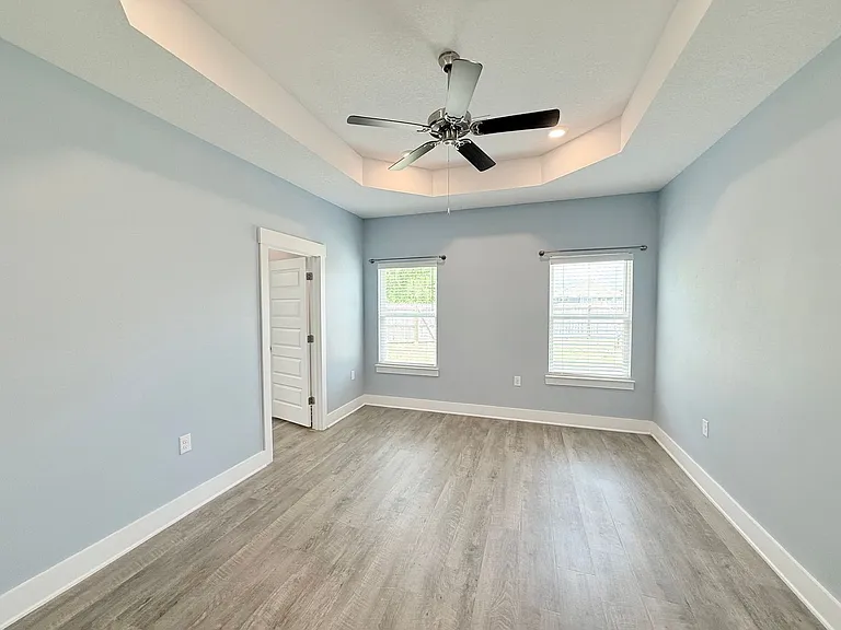 5849 Danbury Blvd — Photo 4