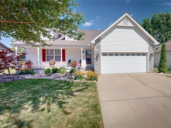 809 NE Michael Dr, Lees Summit, MO 64086