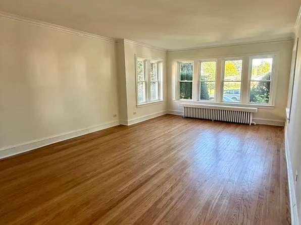 8130 Kenneth Ave APT 1, Skokie, IL 60076