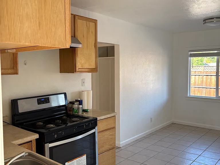 123 Leslie St #B — Photo 15