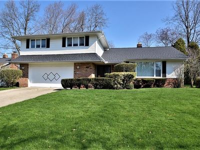 2061 Aldersgate Dr, Lyndhurst, OH, 44124