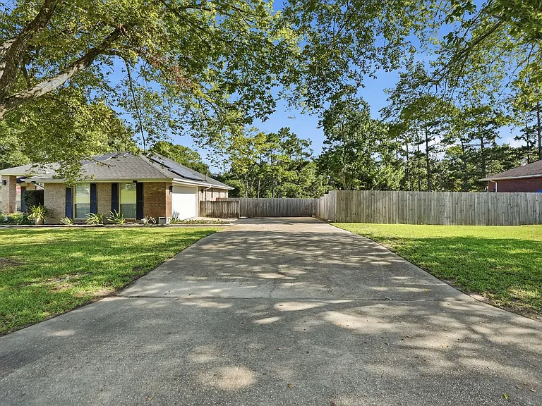 4881 Traxx St — Photo 3