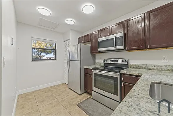 2 bed, 956 sqft, $2,475 — Photo 2