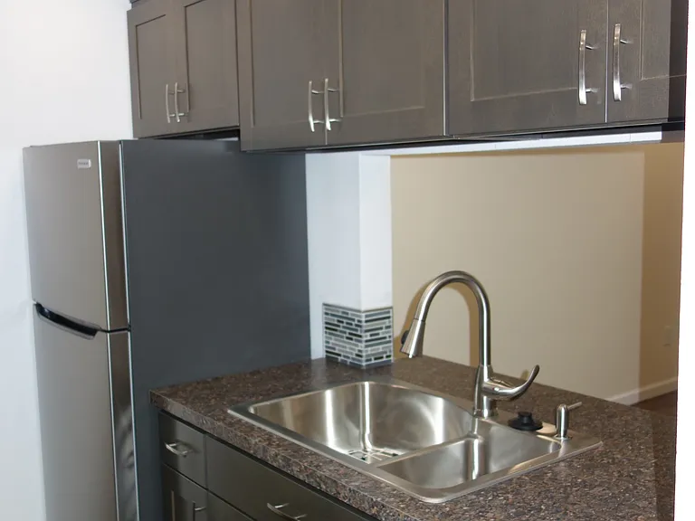 Heatherstone Park Apartments — Photo 18