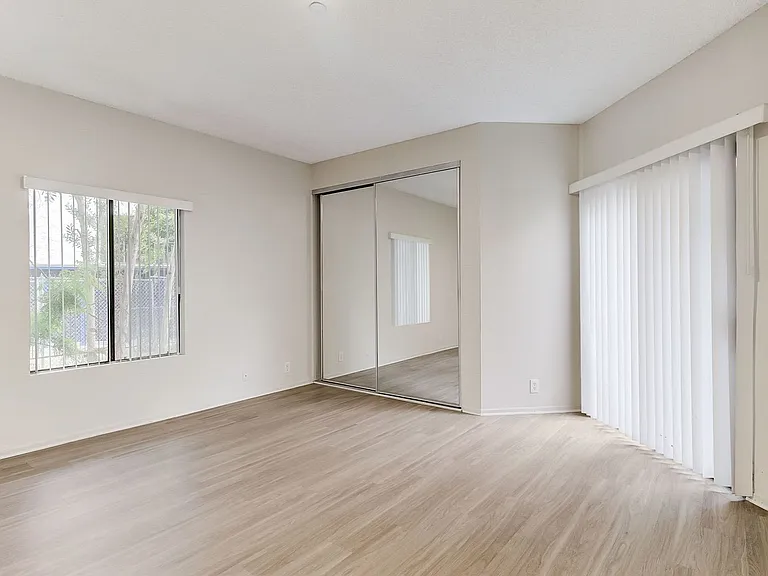 747 Gayley Ave — Photo 24