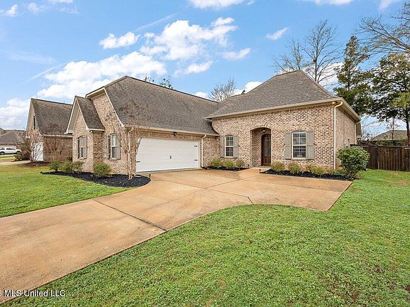 2nd image of 150 Sweetbriar Cir