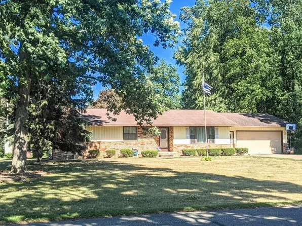 605 Hickory Ct, Sebewaing, MI 48759