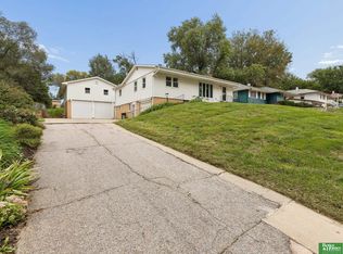 8614 Pinkney St, Omaha, NE 68134