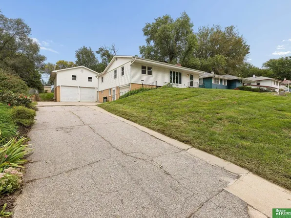 8614 Pinkney St, Omaha, NE 68134