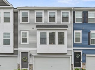 18283 Summit Pointe Dr, Triangle, VA 22172