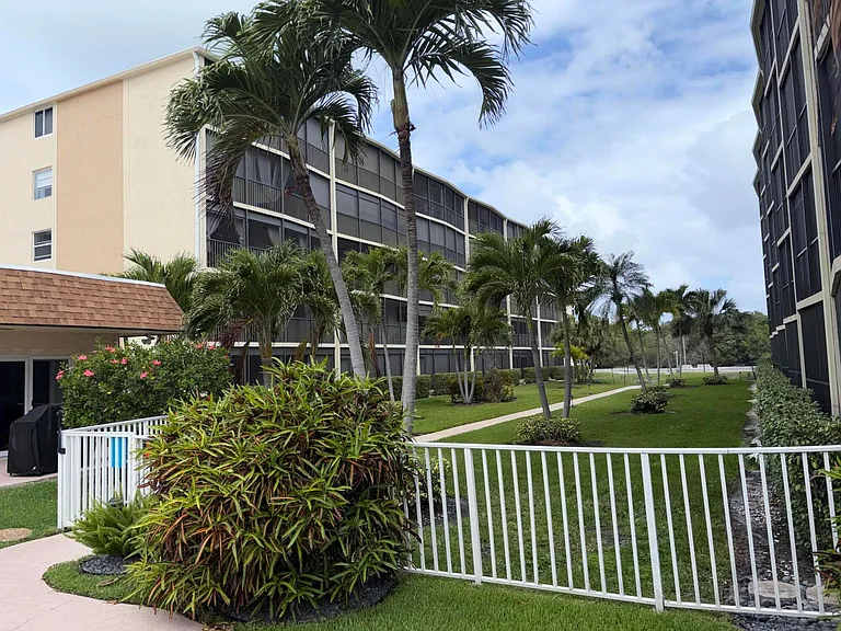 740 E Ocean Ave #407 — Photo 16