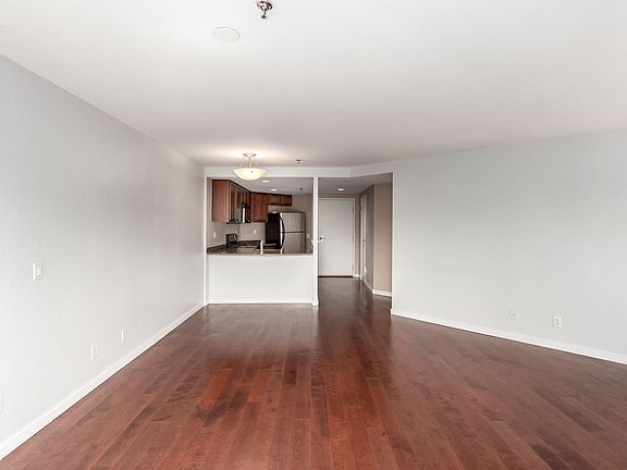 3rd image of 100 Park Ave W APT 908