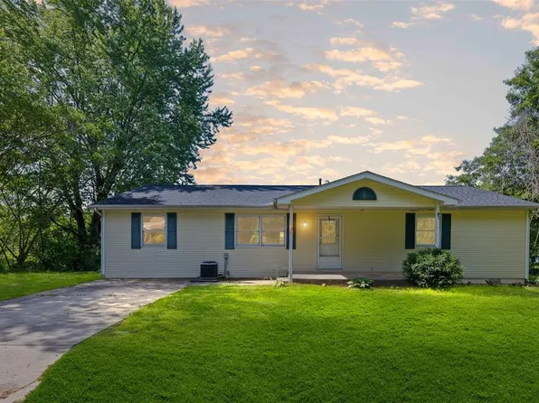 32591 Elm Ct, Brighton, IL 62012
