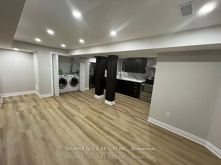 38 Carmel Cres #BASEMENT — Photo 2