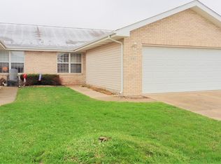 381 Golden Oak Dr, Crown Point, IN