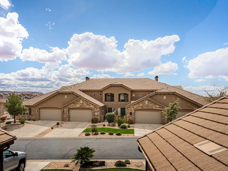 E Coral Ridge Dr — Photo 1
