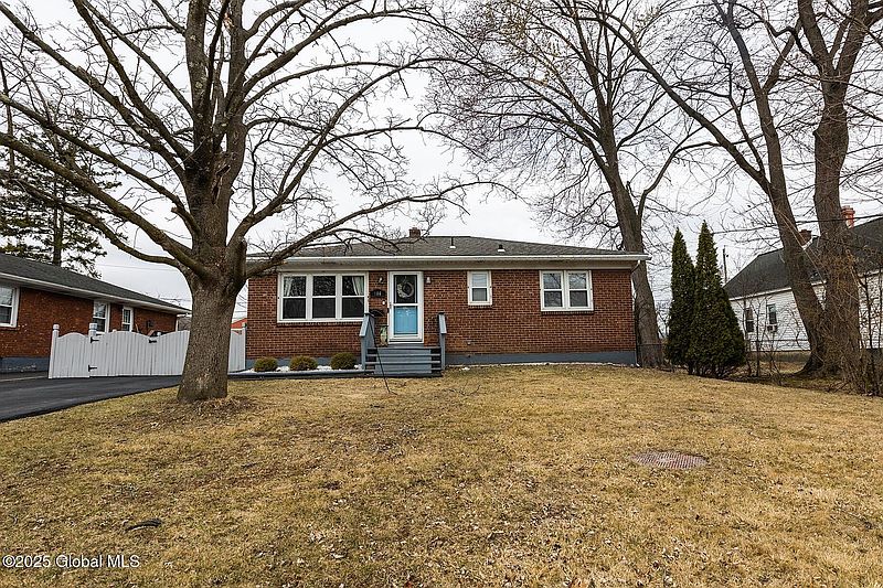 3rd image of 104 Edgecomb Street