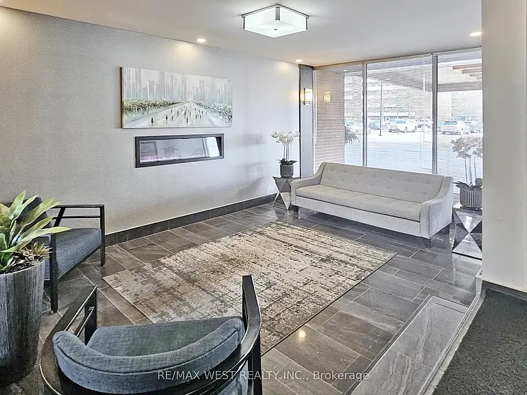1660 Bloor St #310 — Photo 3