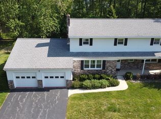 39 Appletree Ln, Clifton Park, NY