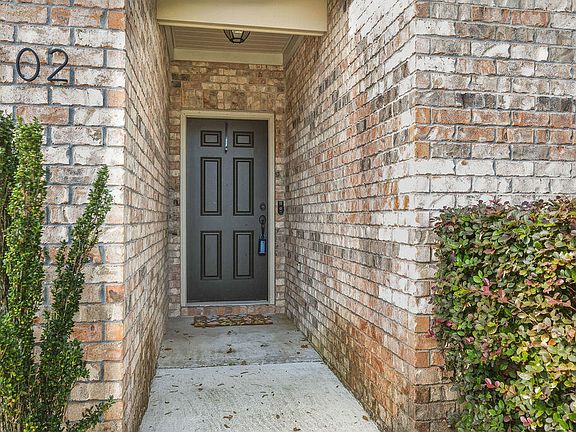 3rd image of 102 Arrowhead Way
