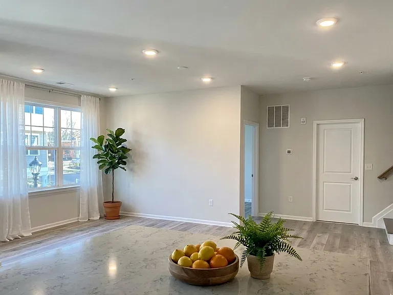 304 Dickson Ct — Photo 7