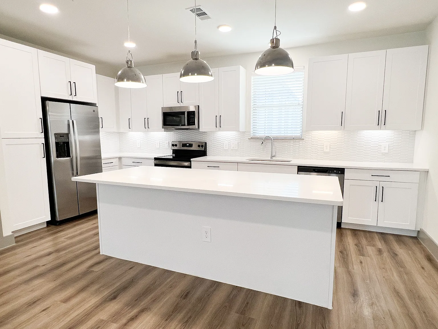 2 bed, 2.5 bath, 1631 sqft, $2,911 — Photo 3