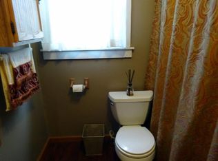 307 4th St, Carmi, IL 62821