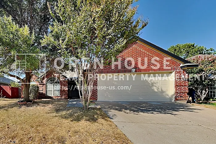 4 bed, 2.0 bath, 1974 sqft, $2,400 — Photo 1