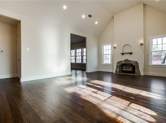5th image of 2733 South Blvd