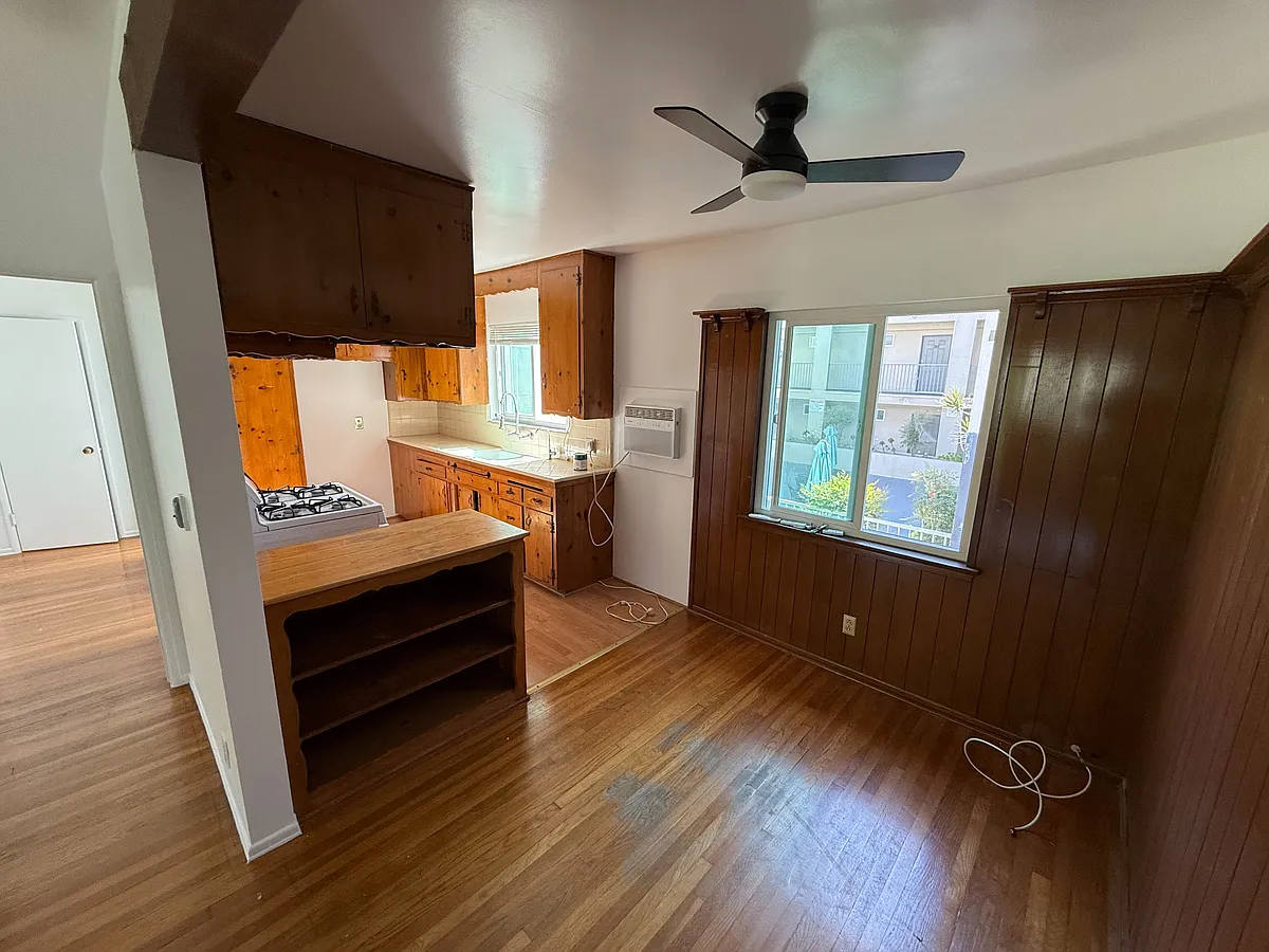 Building Photo - 14956 Magnolia Blvd #4
