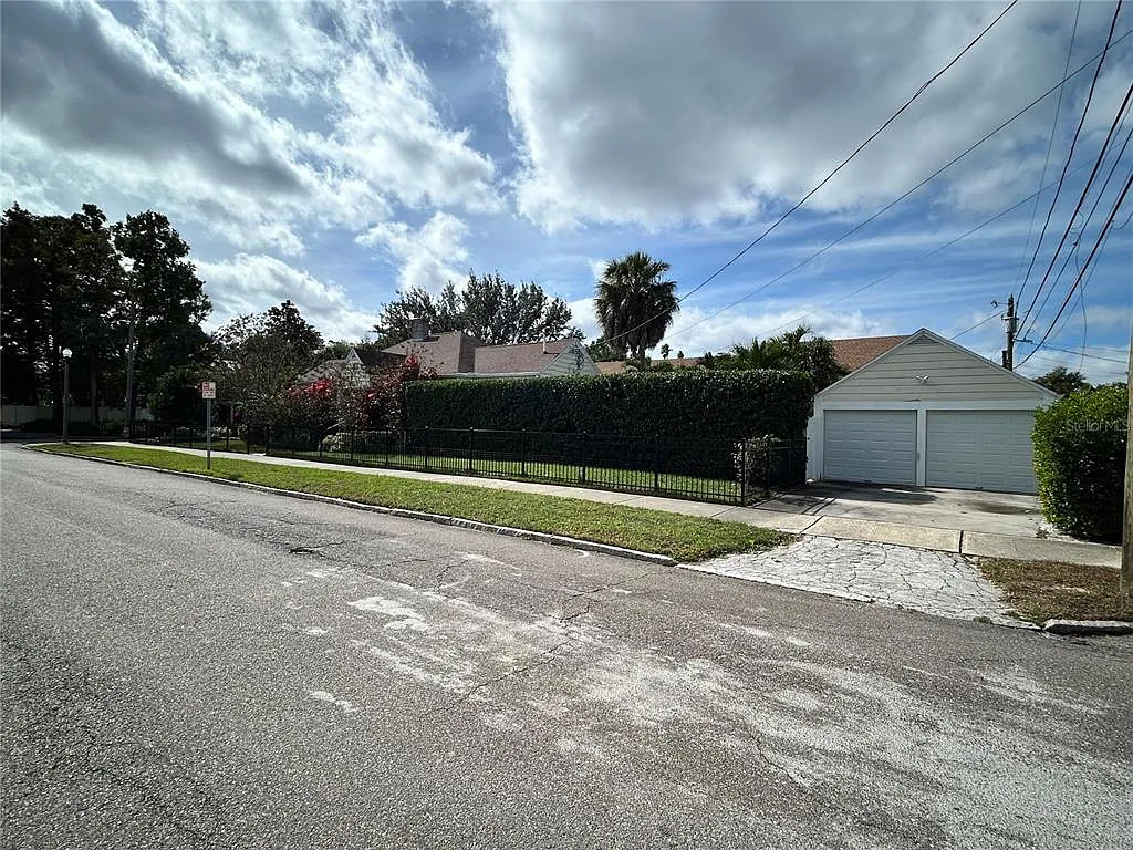 2 bed, 2.0 bath, 1274 sqft, $4,850 — Photo 2