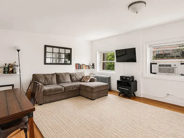 9 W 10th St #4R — Photo 3