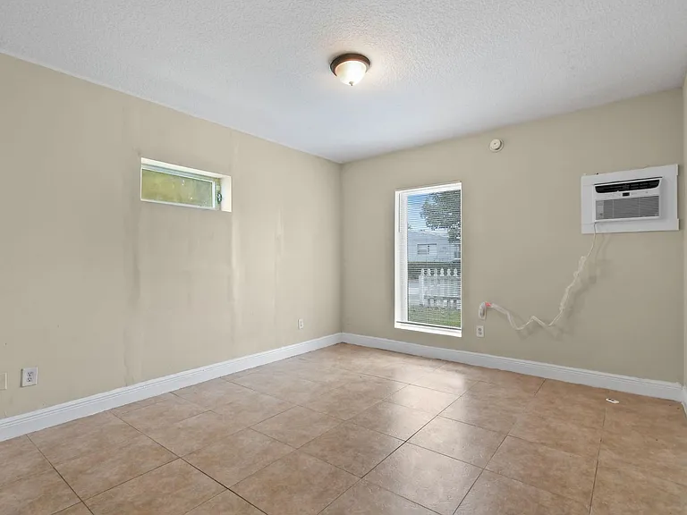 3721 Henry Ave — Photo 19