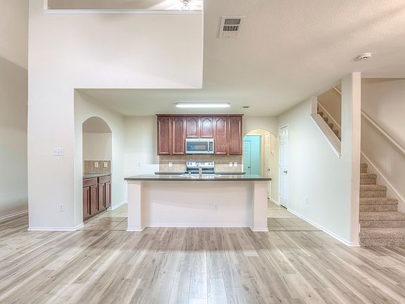 2nd image of 9948 Fleetwood Dr