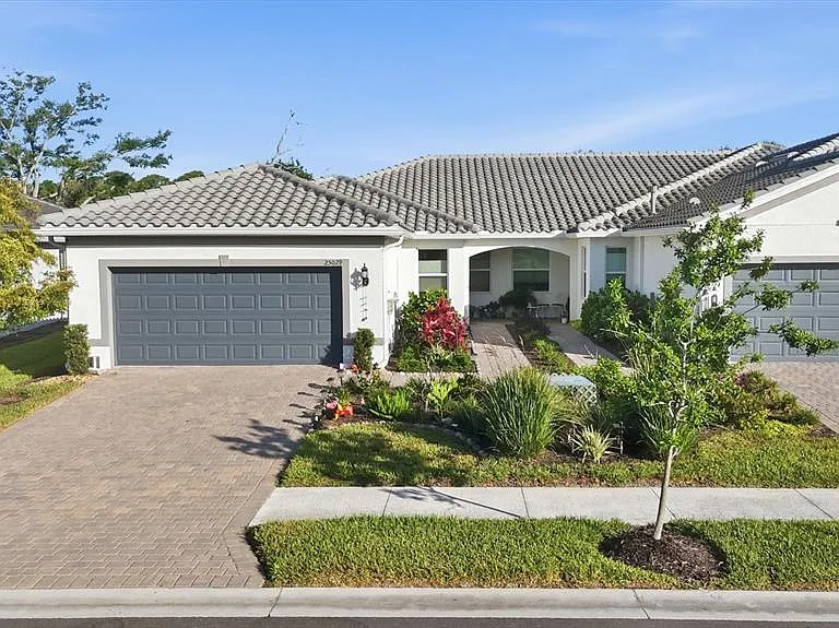 25029 Pearl Lake Cir — Photo 1