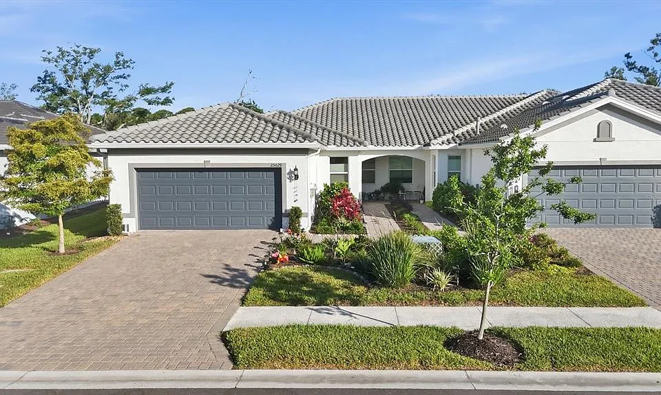25029 Pearl Lake Cir #25029