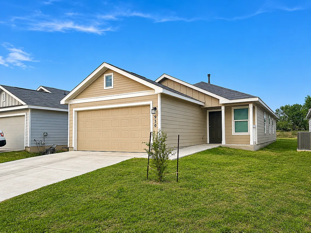 3 bed, 2.0 bath, 1440 sqft, $1,675 — Photo 1