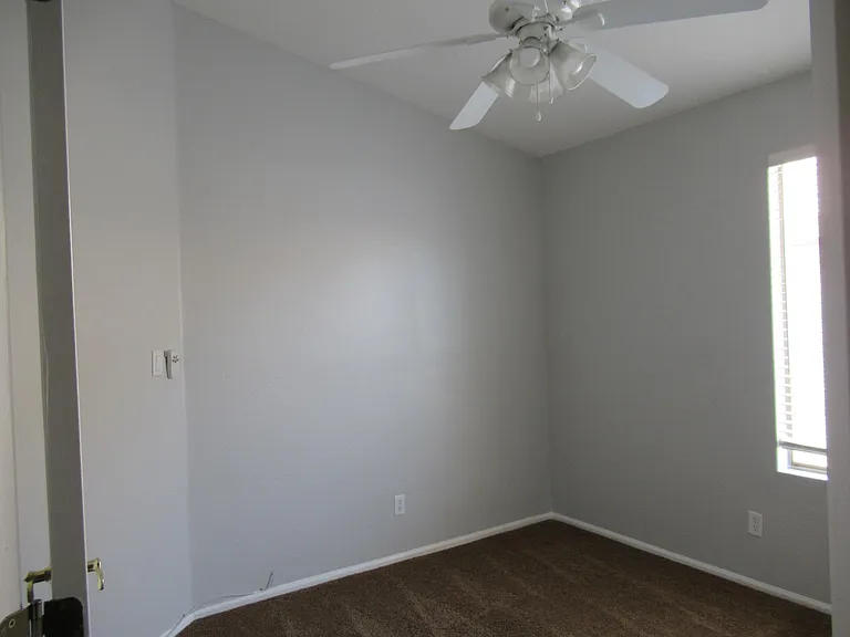 529 E Cantebria Dr — Photo 12