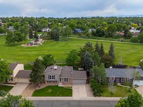 Spacious backyard backs onto Oakhurst Park complete with Playground