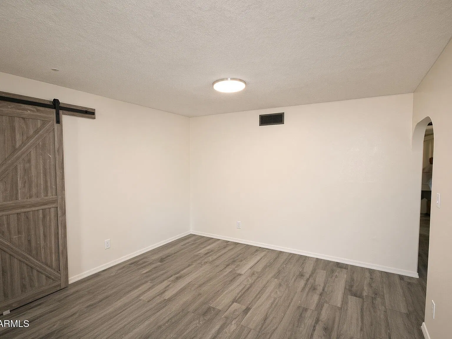 3 bed, 1.0 bath, 1724 sqft, $2,100 — Photo 4