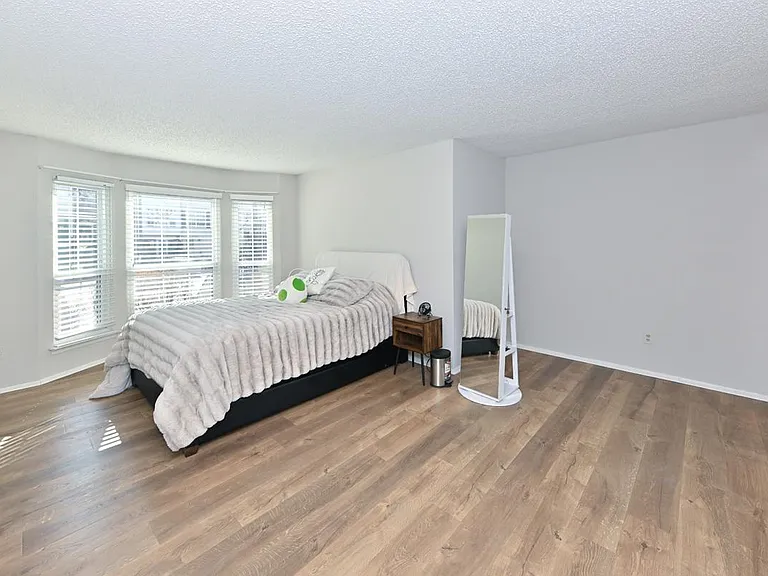 250 Larch Ln #250 — Photo 14
