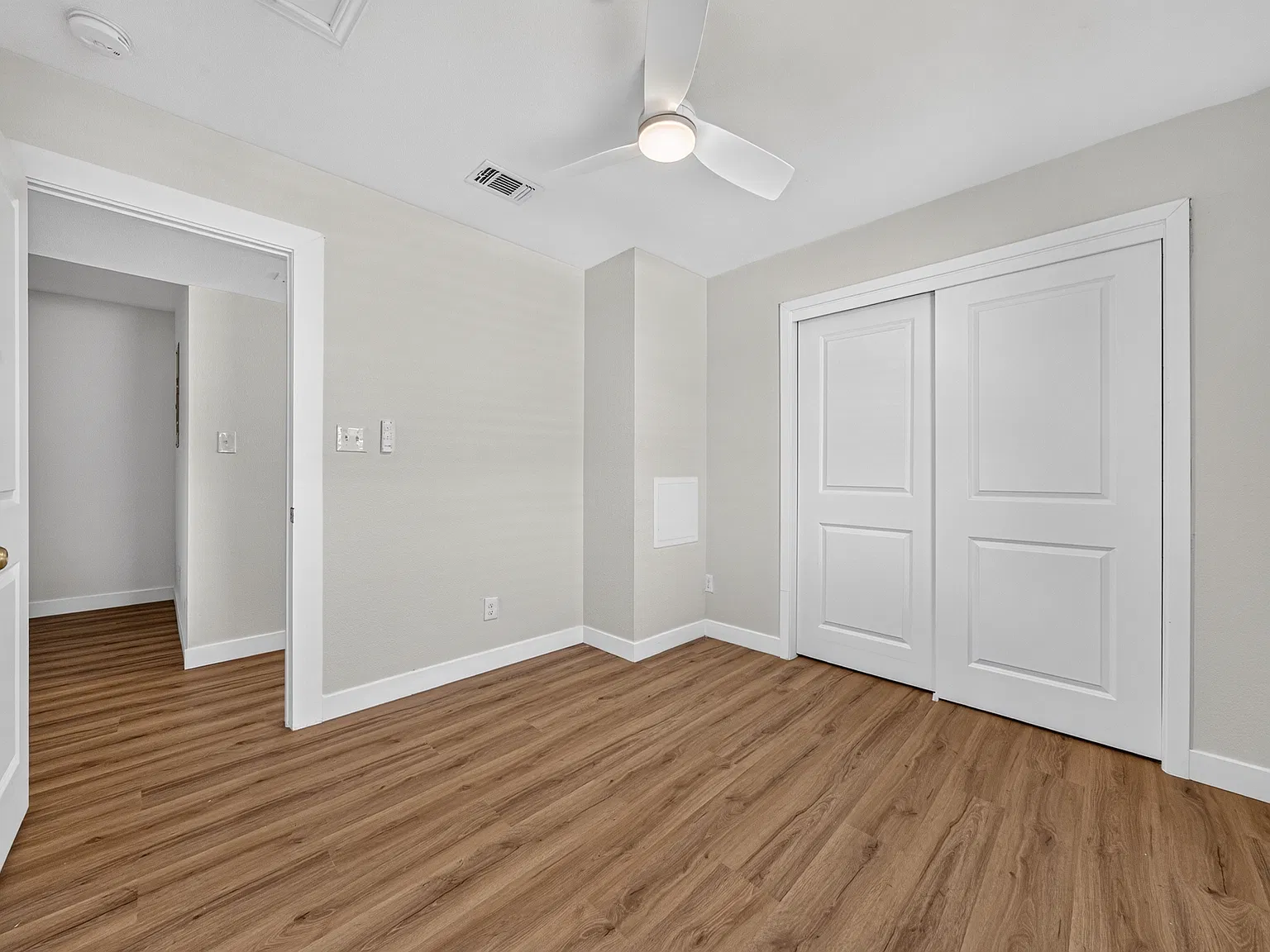 4 bed, 2390 sqft, $3,300 — Photo 4