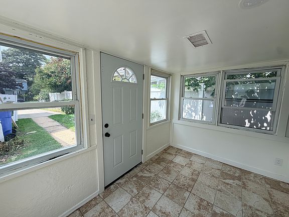 4th image of 491 S Pine Ave #B