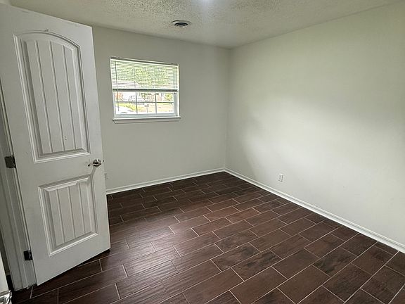 5th image of 2409 Woodland Ave