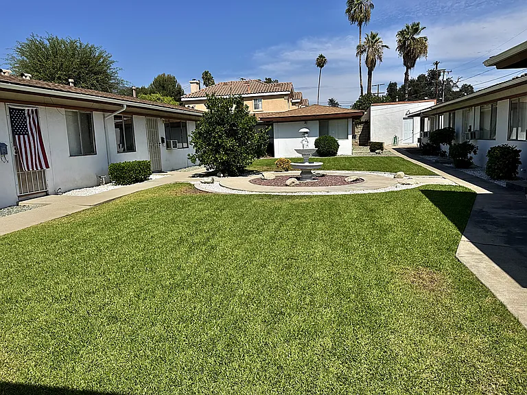 407 Violet Ave #E — Photo 2