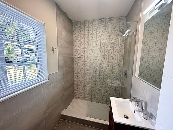 2nd image of 1129 NE 111th St #3