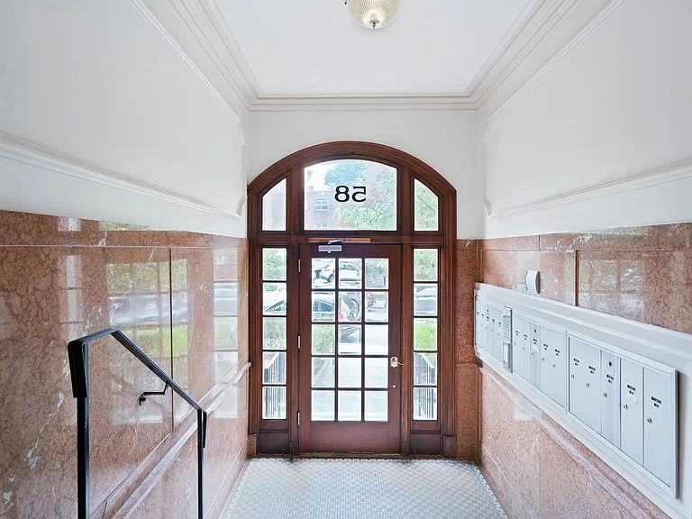 Selkirk Place Apartments — Photo 9