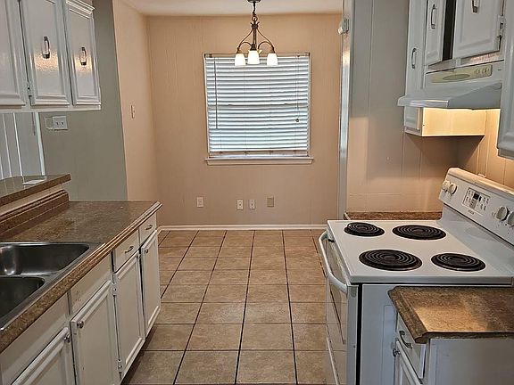 2nd image of 529 Willow Dr